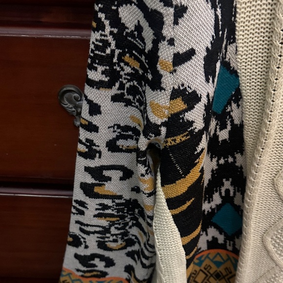 Yahada Cream and Black Patterned Cardigan - Picture 4 of 7